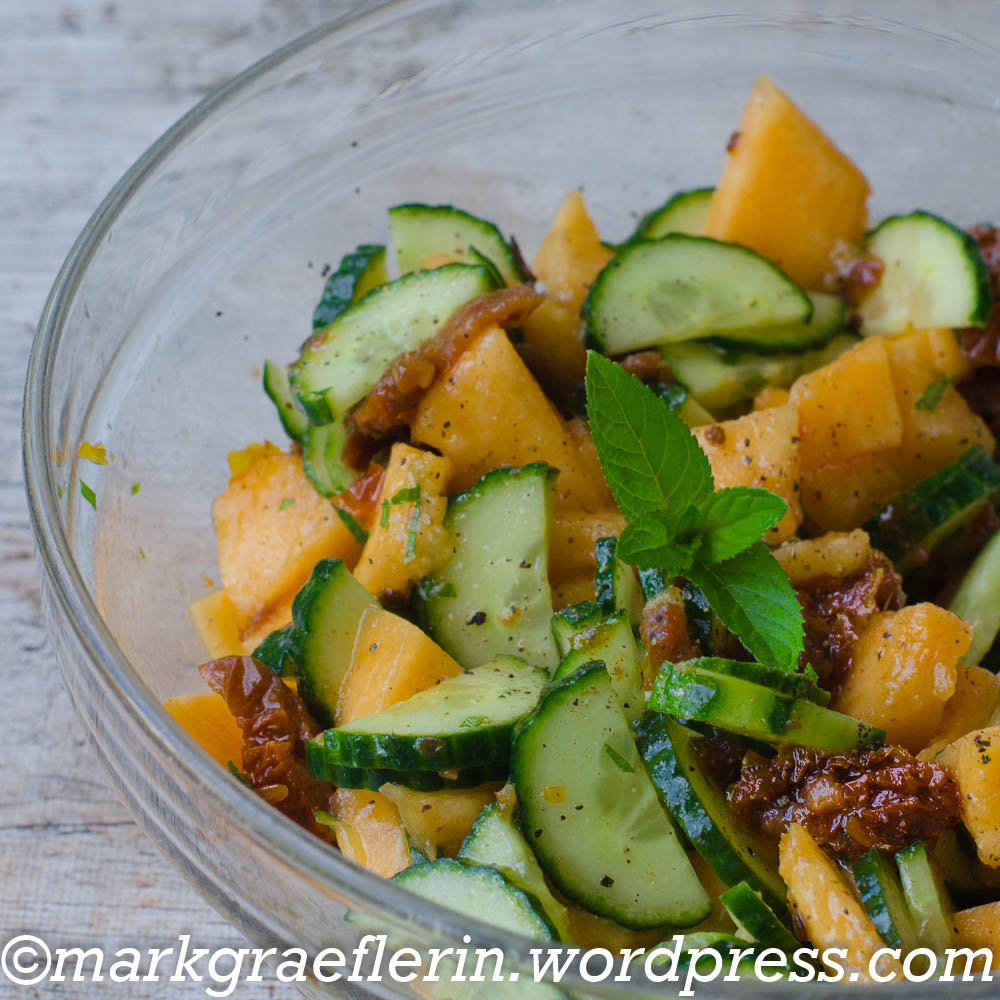 Für den Grillabend: Erfrischender Melonen-Gurken-Salat mit getrockneten ...